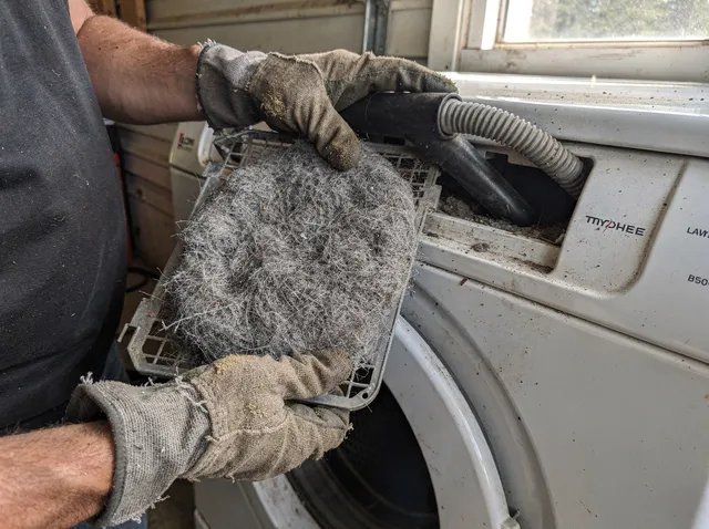 Cleaning Dryer Lint Trap in Middleburg Heights